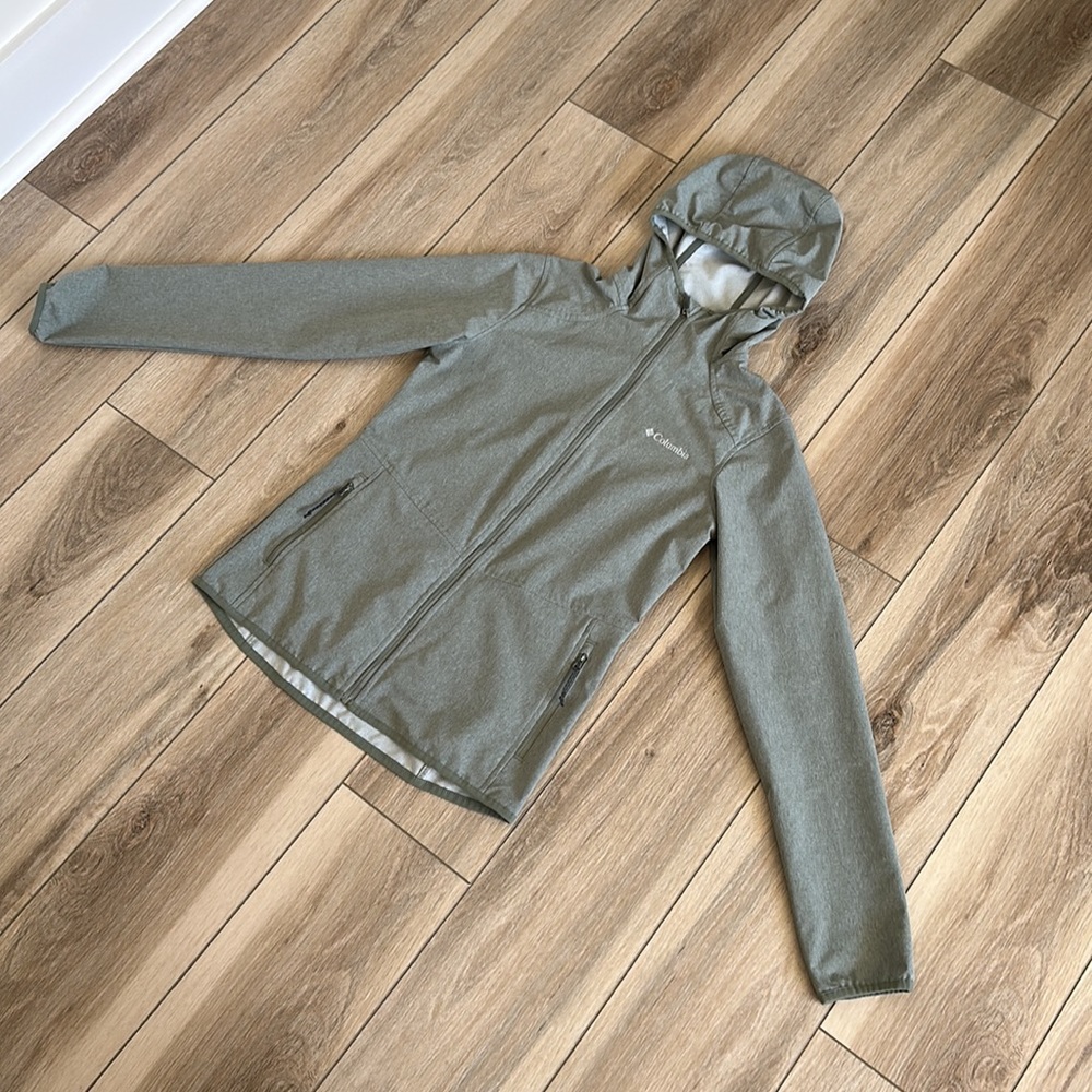 Columbia Rain Coat in perfect condition